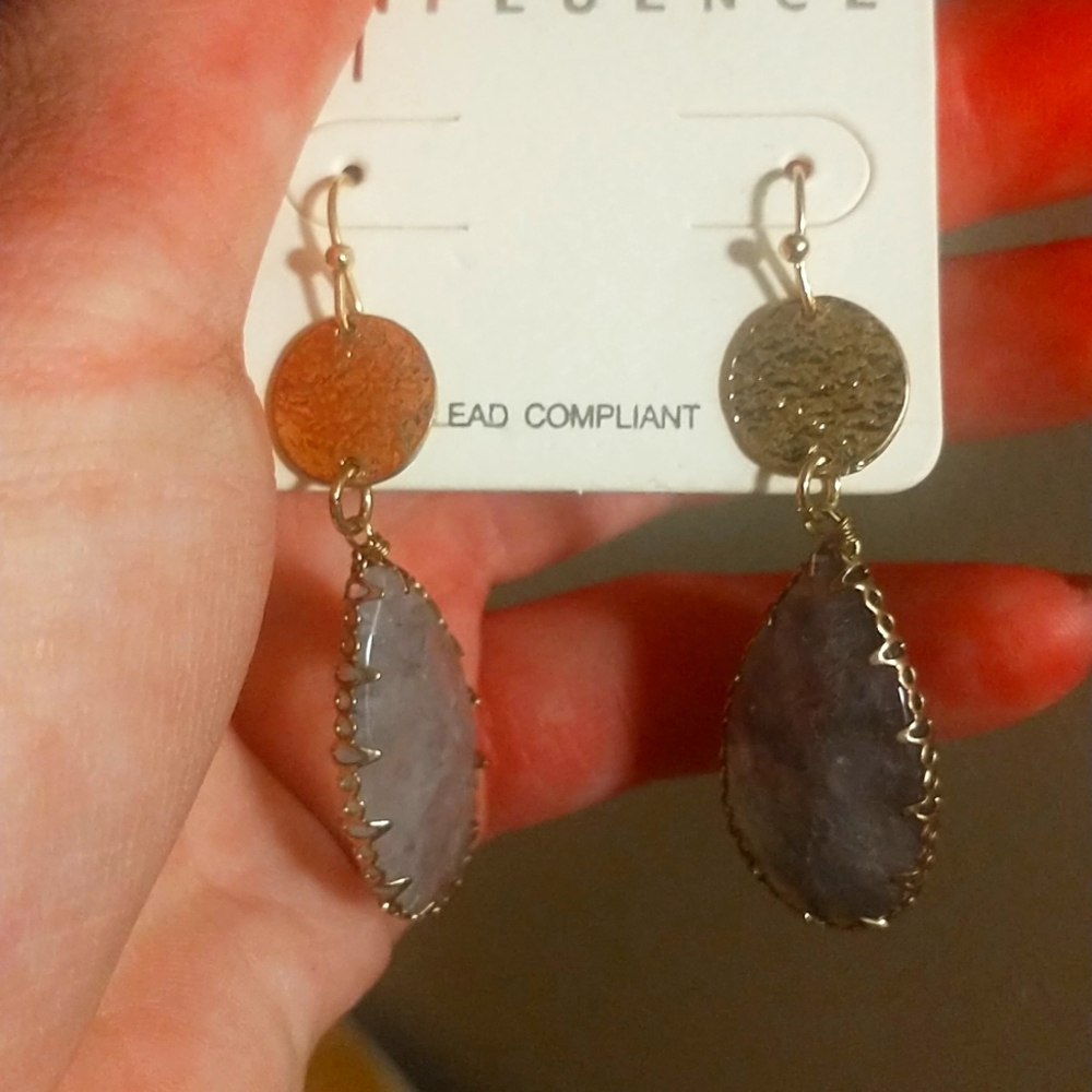 Influence GORGEOUS Grey Blue Diamond Cut Geode Druzy Gold Tone Dangle Earrings - Picture 7 of 10